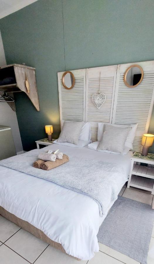 The Coelacanth Guest House And Beach Thyme Self Catering Kiddʼs Beach Extérieur photo