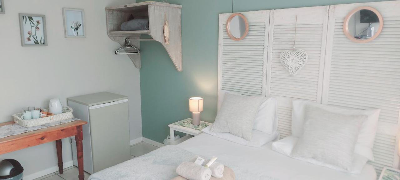 The Coelacanth Guest House And Beach Thyme Self Catering Kiddʼs Beach Extérieur photo